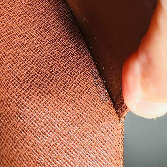 Louis Vuitton Agenda GM - Picture 10 of 13